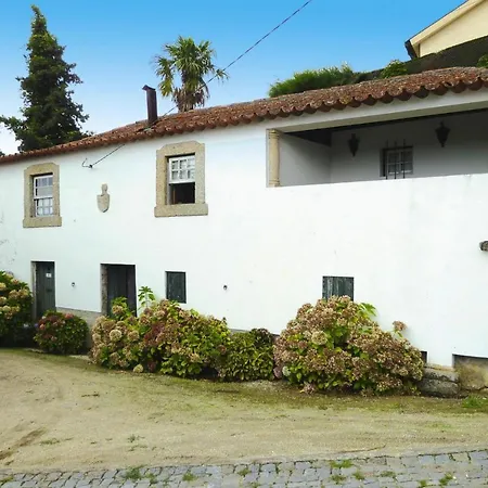 Holiday Home, Folhada